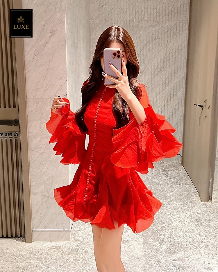 เดรสแฟชั่น เดรสกระโปรงสั้น เสื้อคอกลมแขนยาว ตีเกล็ดเข้ารูป