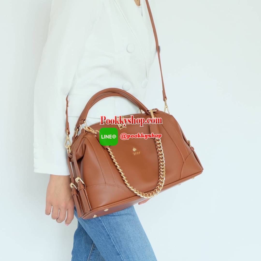 KEEP รุ่น ‘ Ella ‘ bag 📌ทรง Pillow ( ทรงหมอน ) ที่สาวๆ ถามหา กลับมาแล้วค่า พร้อมฟังก์ชันจัดเต็มเหมือนเดิม ใบนี้ Size L นะคะ ใส่ กระเป๋าสตางค์ยาวได้ ใส่ไอแพดได้ ใครต้องการกระเป๋าที่ใช้ได้ทุกวัน ใส่ของครบ แอดมินแนะนำใบนี้เลยค่า สวย คุ้มแน่นอน