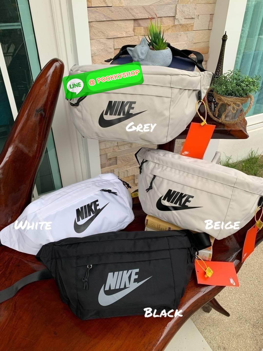 Nike Tech hip pack กระเป๋าคาดเอว Nike Tech รุ่นใหม่ชนช้อป!! ให้คุณหยิบใช้อุปกรณ์กีฬาและพกพาได้อย่างง่ายดาย พร้อมโดดเด่นด้วยกระเป๋าซิป 2 จุดสำหรับเก็บสิ่งของ และสายกระเป๋าแบบปรับได้เพื่อให้แนบกับลำตัว ใช้งานได้คล้องตัว ใส่ของได้จุสมใจเลยคร้า