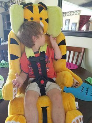 ตัวล็อคเข็มขัดนิรภัยในรถสำหรับเด็ก Baby Safety Car Seat Strap Belt