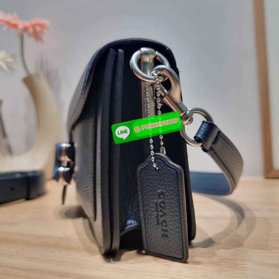 COACH CH735 TABBY SHOULDER BAG 26 🔆 Details ดีไซน์ใหม่ปี 2023 กับกระเป๋าสะพายไหล่สุดฮอต วินเทจย้อนยุค สวยคมชัด คลาสสิคใช้ได้ทุกลุค เปิด-ปิดด้วยแม่เหล็กในตัว รับรองแน่นหนา ด้านหลังมีช่องแยก ภายในเป็นช่องโล่ง ขนาดกำลังสวย มีสายสะพายมาให้ถึง 2 แบบ สา