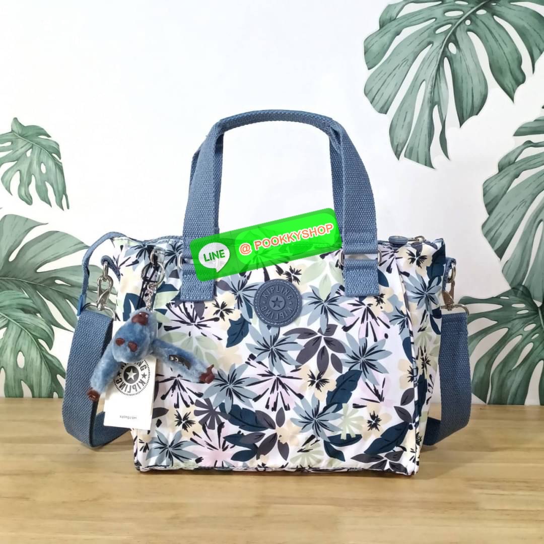 KIPLING AMIEL Medium Handbag กระเป๋าถือหรือสะพาย วัสดุ Nylon + Polyester ช่องหลักเปิด-ปิดด้วยซิป โล่ง กว้าง สามารถจุของได้เยอะ ด้านในมีช่องใส่ของทั้งซ้ายและขวา ด้านหลังมี ช่องลึกอีก 1 ช่อง พร้อมสายสะพายยาวปรับได้ free size เหมาะกับวันไปทำงาน วันสบายๆ สามา