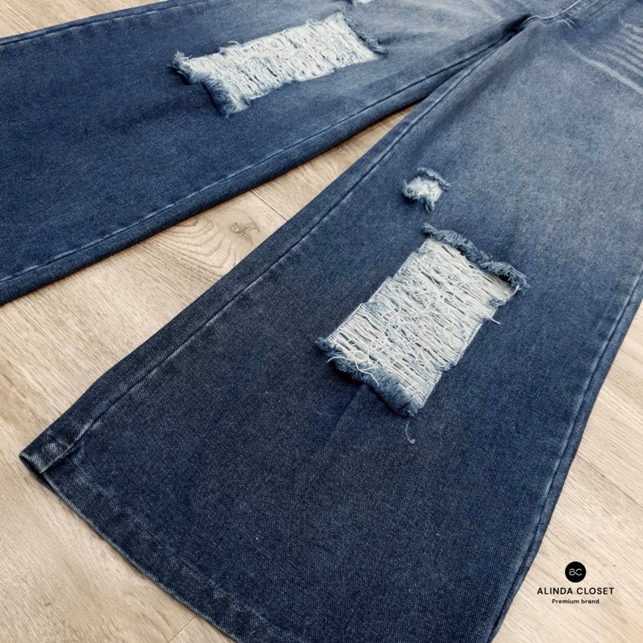 ชุดเซทแฟชั่น ชุดเซ็ทเสื้อสายเดี่ยวทรงครอปสีน้ำตาลลายจุด แต่งระบายคู่ที่สายเสื้อ