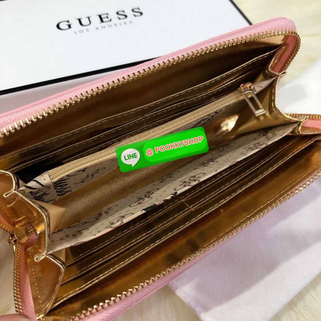 GUESS WOMEN'S LONG WALLET กระเป๋าสตางค์ใบยาว สวยมากค่ะ เปิดปิดด้วยซิป ด้านหน้าประดับโลโก้แบรนด์ ด้านหลังมีช่องซิป หัวซิปแบรนด์ทุกจุด ภายในมีช่องใส่ธนบัตรแบงก์พัน ช่องซิปกลางและช่องใส่บัตรหลายช่องสวยน่าใช้ทุกสีค่ะ มาพร้อมกล่องกระดาษแบรนด์และถุงผ้ามอบเ