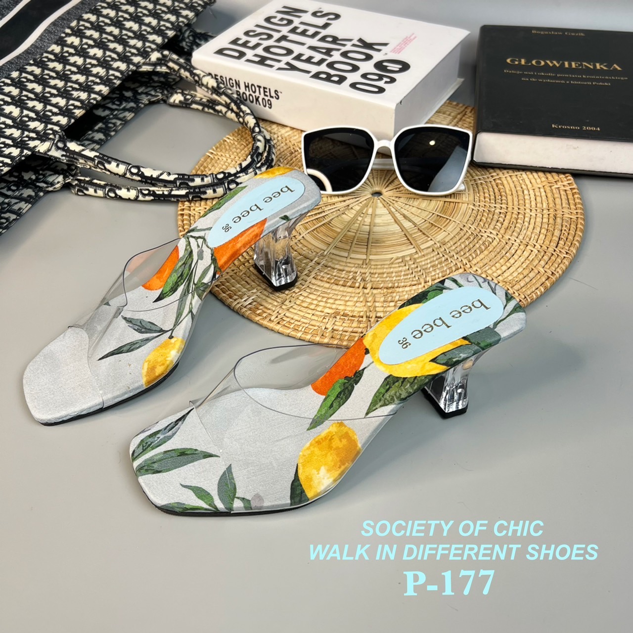 New in ‼️ โอ๊ยยย สวยไม่ไหว งานส้นแก้ว พื้นสวยมากกก ลายน้องส้ม สวยจึ้ง ไปอีก หน้าสวมพลาสติกใส แมทช์ชุดง่าย สูง 2.5 นิ้ว พร้อมสับแล้วไปกันเลยแม่!!!