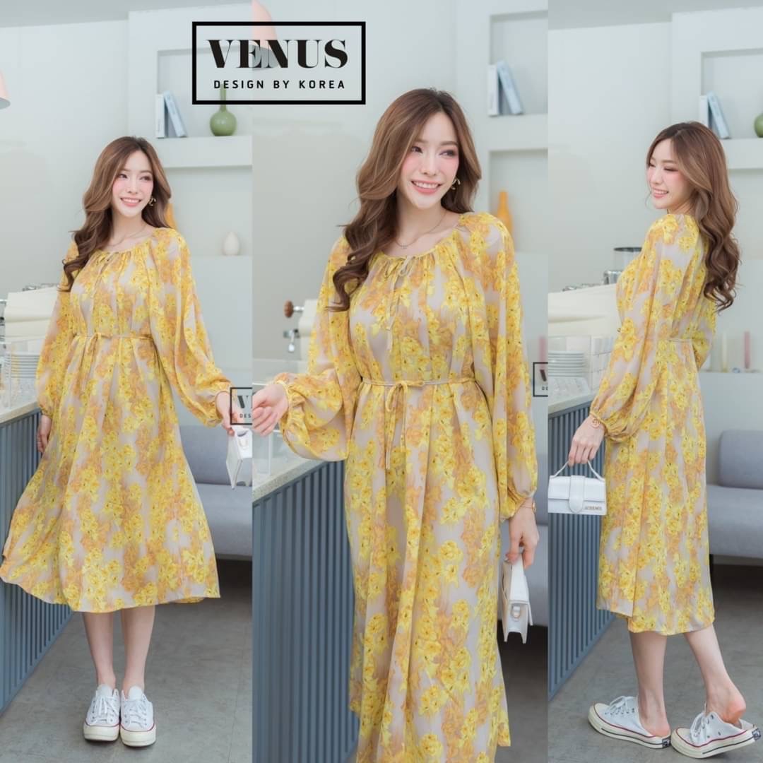 I'm Lady By Venus Flora MaxiDress แม๊กซี่เดรสแต่งแขนพอง ทรงปล่อยพิมพ์ลายดอกไม้ งานสวยน่ารักมากๆคะ ใส่สบายสุดๆคะ มาพร้อมกับสายผูกเอวเข้าชุดกันคะ แม๊ทกับรองเท้าผ้าใบก็น่ารักคะ
