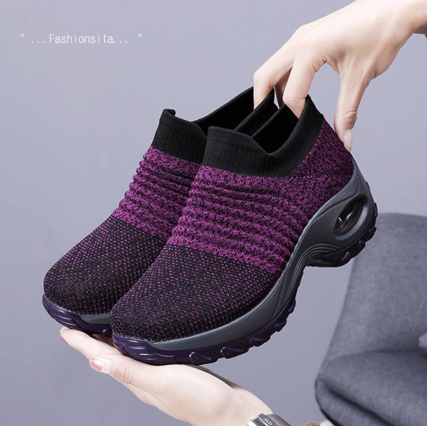 เข้าเพิ่มแล้วจ้าา สินค้าดีมีคุณภาพ!! แฟชั่นฮ็อตฮิตมาแรงงงงงง รองเท้าผ้าใบแฟชั่นสไตล์สปอร์ต เนื้อผ้าหนานุ่มมากก ยืดหยุ่นคืนรูปได้ดี ไม่ย้วยไม่แฟ่บ เสริมพื้น 4 c.m. พื้นยางยึดเกาะดีหนึบมากเดินไม่ลื่น คู่นี้ใส่เที่ยวใส่ออกกำลังกายคู่เดียวกันได้เลย ใส่สบาย วั