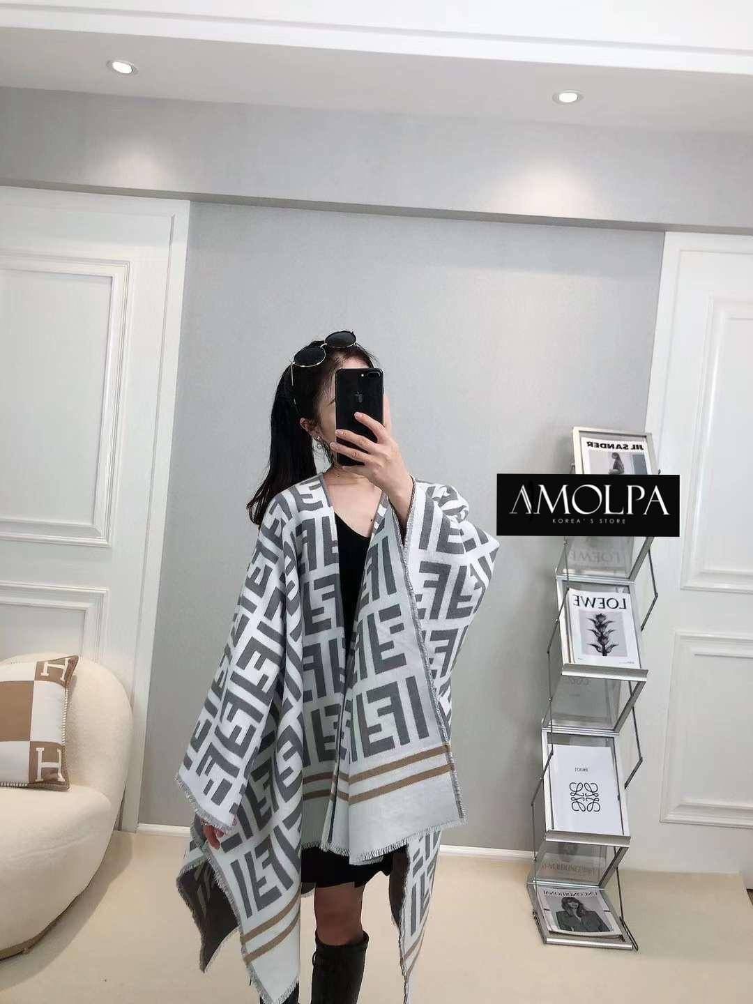 มาต่อที่ ACCESSORIES ผ้าพันคอ FENDI ผ้าหนานุ่มแน่นๆ เนื้องานละเอียด เกรดพรีเมียม ค่า ห้ามพลาดเลยน๊า