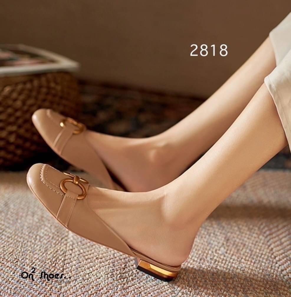 รองเท้าหัวคัชชูเปิดหลังรหน้าแต่งอะไหล่ทองเหลือง สไตล์แบรนด์ส้นเป็นอะไหล่ทองสวยหรู คู่นี้ใส่แมทกับชุดได้ง่ายทั้งกางเกงและกระโปรงได้หมดทรงสวย