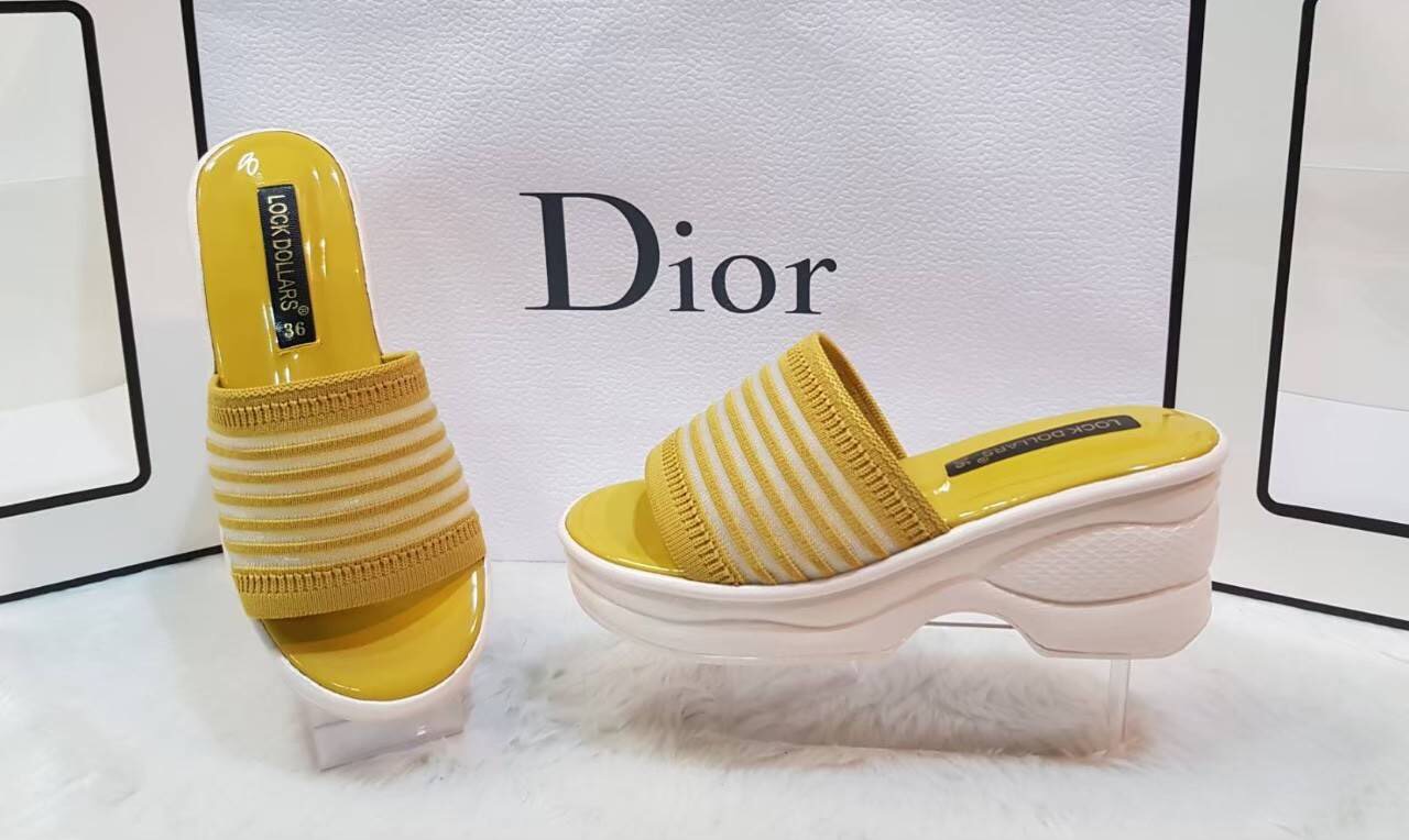 สินค้าขายดีพร้อมส่งค่า รองเท้างานสวยมาแล้วค่า details รองเท้าสวมลายริ้วผ้าไหมพรม เสริมส้นหนา ใส่ง่าย 👡เป็นรองเท้า every day look ของสาวๆได้เลยค่า