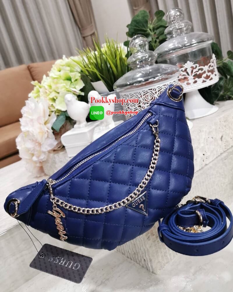 NEW ARRIVAL! Guess Kyli Fanny Pack Belt Bag 2019 กระเป๋าสะพาย/คาดเอว/คาดอกรุ่นใหม่ล่าสุดจาก GUESS FACTORY วัสดุหนังเเกะสังเคราะห์แบบนิ่มลายตารางเปิดปิดด้วยซิป ด้านหน้าประดับโซ่ห้อยโลโก้ดูมีดีเทล ด้านหลังมีช่องซิป ภายในมีโลโก้และช่องซิป สะพายได้หลายแบบไม่จ