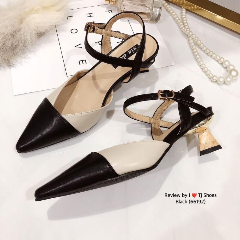 ! พร้อมส่ง เกร๋ต่อไม่รอแล้วจ้า !!! รองเท้ารัดส้นนำเข้า ที่สวยเกร๋สุดๆ รุ่นนี้ใช้วัสดุเกรดพรีเมี่ยมอย่างดีทั้งหมด หนังนิ่ม ส้นไม้สวยเกร๋ ใส่แล้วเท้าดูเรียว จับแมทกับชุดอะไรก็เกร๋ก็ปังสุดๆ แถมใส่ได้เรื่อยๆ ของจริงงานสวยมากคุณภาพดี เป็นรุ่นแนะนำ รีบสั่งด่วนๆ