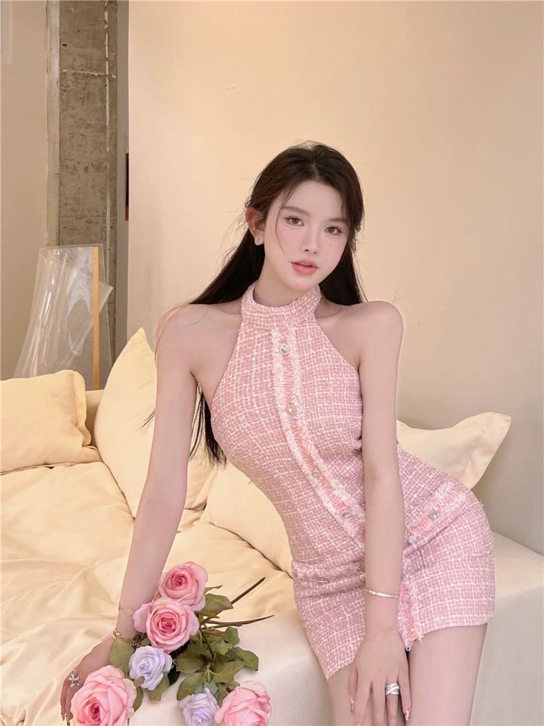 เดรสคล้องคอผ้าทวิสสีชมพูตัวสั้น ดีเท็ลรุ่นนี้ใส่สวย