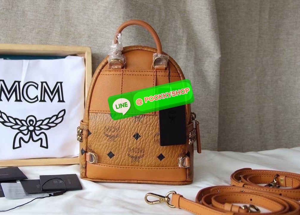 🎒 MCM Backpack in Visetos Monogram 🎒 • กระเป๋าเป้สุดคลาสสิกของแบรนด์ MCM รุ่น Visetos Backpack • วัสดุ Visetos Coated Canvas เอกลักษณ์ลายโมโนแกรม MCM • มาพร้อมโลโก้แผ่นโลหะสีทองด้านหน้า เพิ่มความหรู