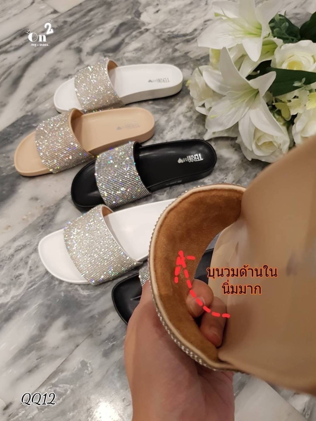 New in....รองเท้าแตะสวมประดับเพชรสไตล์แบรนด์ เพชรวิบวับสวยวิ้ง ตัดสีพื้นเรียบหรู งานใส่สบาย เสริมพื้นซัพพรอตเท้าได้ดีมากค่ะ