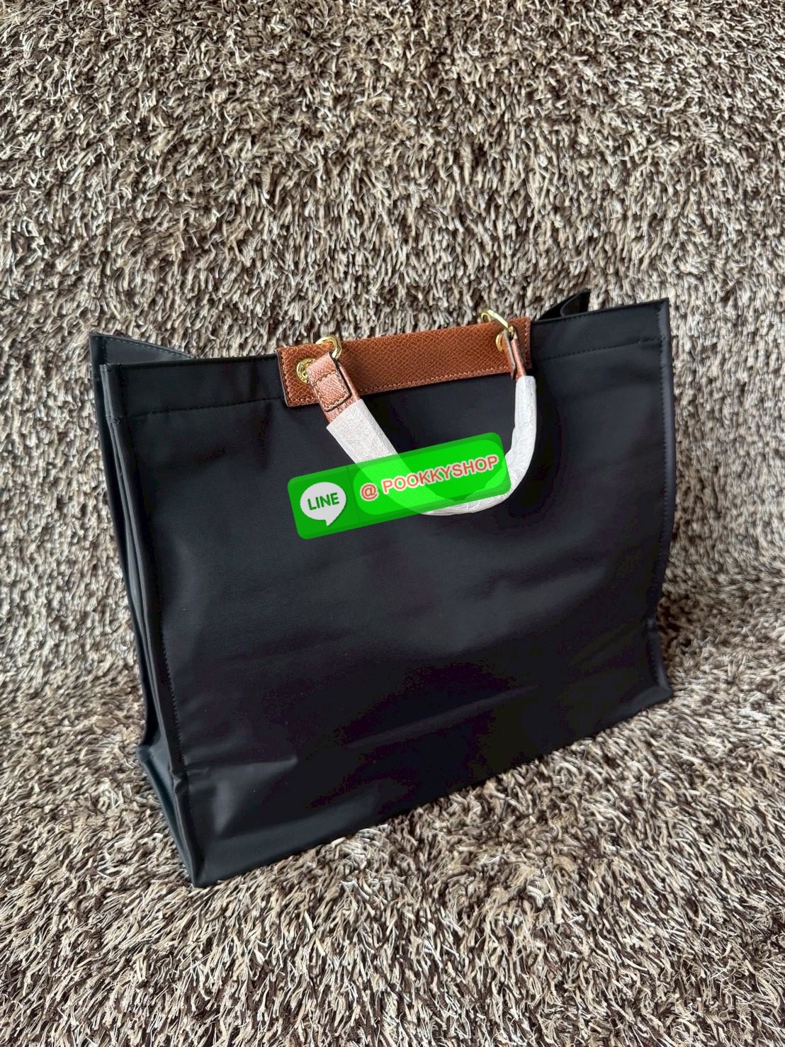 LONGCHAMP Cabas Tote bag L กระเป๋าโท้ทขนาดใหญ่ใช้ในชีวิตประจำได้หลายรูปแบบ ช่วยเพิ่มบุคลิกด้วยความสง่างาม มีกระดุมสแน็ปที่ปากกระเป๋า วัสดุไนลอนอันเป็นเอกลักษณ์ที่มีความยืดหยุ่นและน้ําหนักเบา