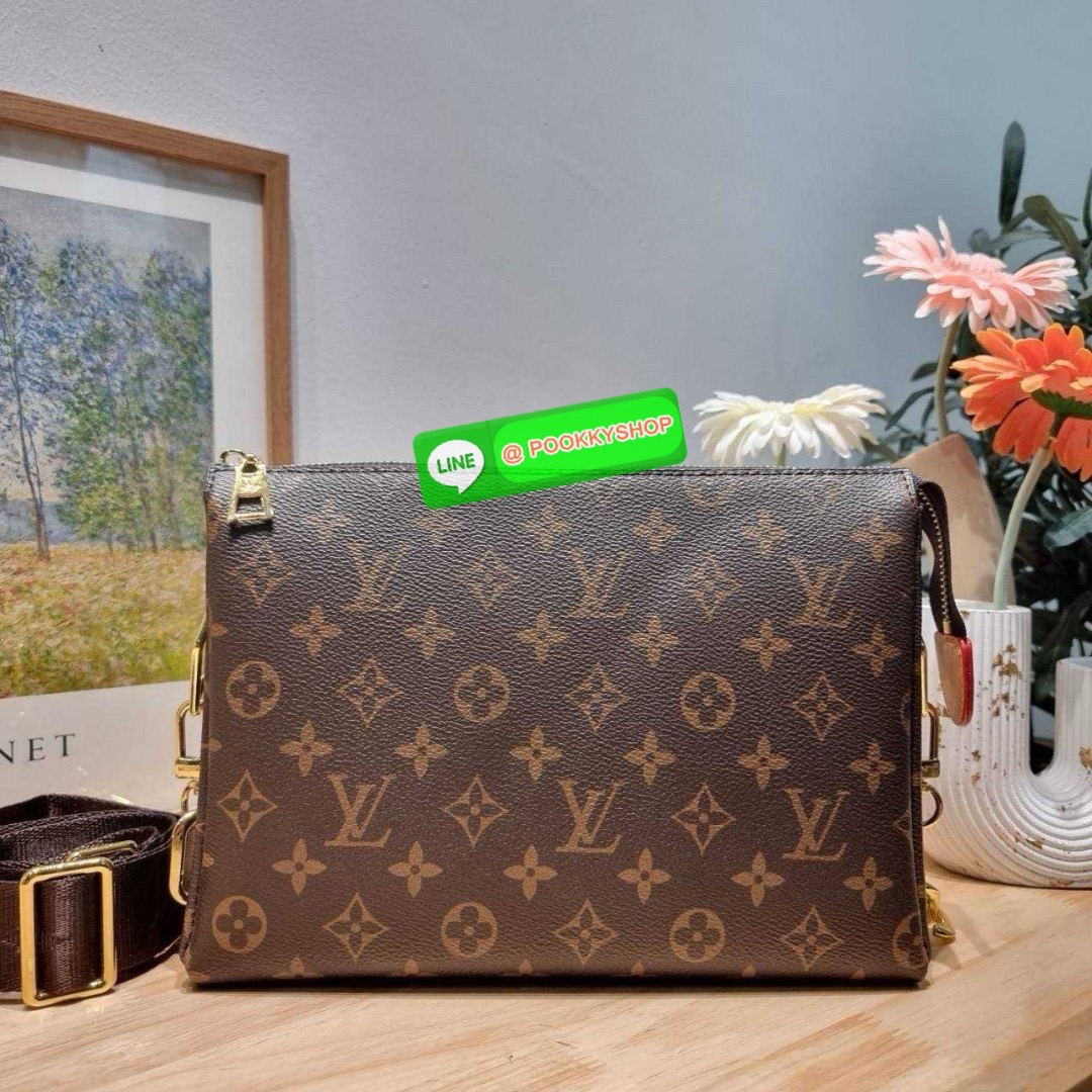 LV coussin pm bag 🔆 Details กระเป๋าสะพายกึ่งคลัชท์ สุดล้ำ ดีไซน์ใหม่ สีลิมิเต็ด ล่าสุดจากเคาน์เตอร์ duty free มาแรงมาก ด้วยความสวยปังตั้งแต่แรกเห็น มาพร้อมสาย 2 เส้น สวยลัคชูแบบสับๆ มีสายโซ่ที่มีดีเทลละเอียดไม่ซ้ำ และสายสปอร์ตครอสบอดี้ ที่จะคล้องไ