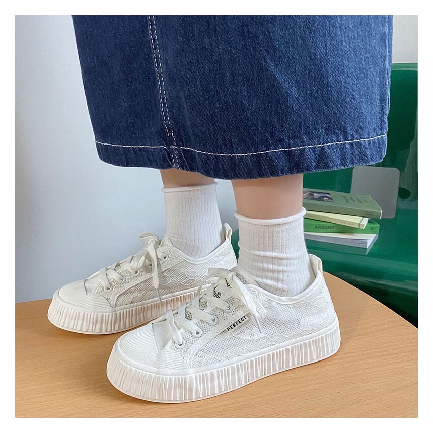 สินค้าขายดี พร้อมส่งค๊าา sport shoes รองเท้าผ้าใบ งานแฟชั่นงานเกรดพรีเมี่ยม พื้นนิ่มมากคะ 👟 ใส่สบายจะแมตช์กับกางเกง👖หรือกระโปรง👗ก็ได้ค่ะ แม่ค้าคอนเฟริม ห้ามพลาดเลยจ้าตัวนี้แนะนำ อย่าช้ารีบเลย