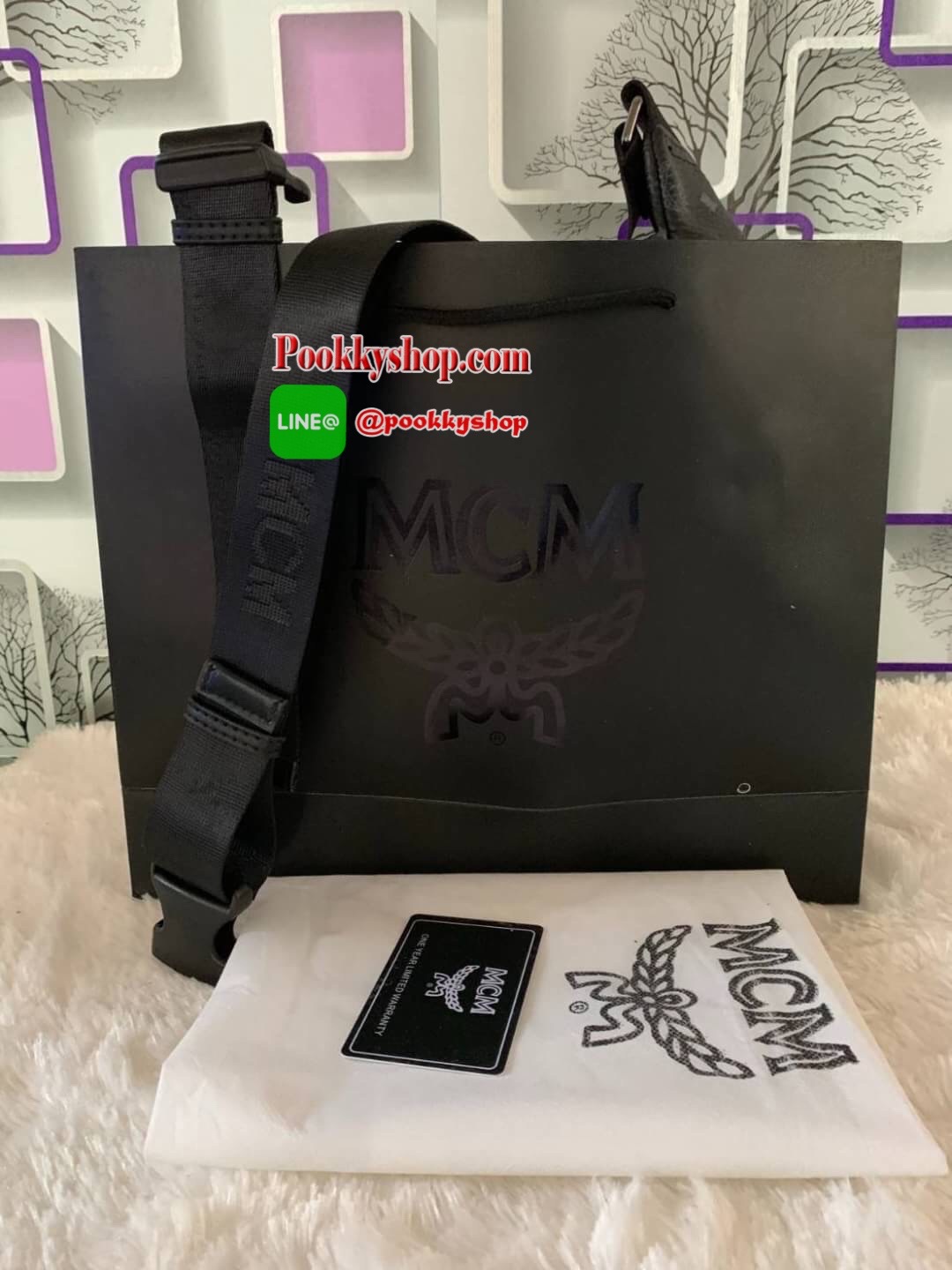 MCM Fursten ลาย Visetos กระเป๋าคาดอก/เอว ที่เข้ากับทุกไลฟ์สไตล์ จะคาดรอบเอวหรือพาดลำตัวก็ให้ลุคสตรีทแบบทันสมัย วัสดุหนังสังเคราะห์เคลือบผิวลาย Visetos หนังดีมากๆ ค่ะเปิด-ปิดด้วยซิป 2 ทาง ด้านหลังมีช่องซิปยาว 1 ซิป ด้านในโล่งกว้าง และมีช่องสำหรับเก็บของจุก