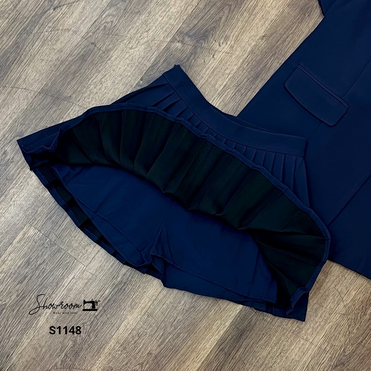 ชุดเซทแฟชั่น เซ็ตเบรเซอร์แขนสั้นทรง oversize มาพร้อมกระโปรงพลีทสั้น