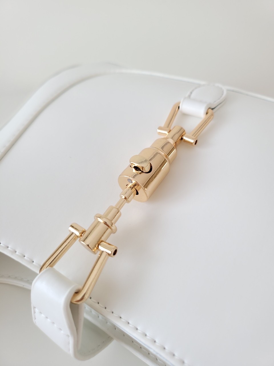 รุ่นใหม่✨ พร้อมส่ง!!!!!! Rosy bag (BP) เริ่ดได้เชิ่ดได้ กระเป๋าสะพายหนังลุคคุณหนูคุณนาย มีสายสำรองไว้ให้ต่อเพิ่มความยาวสะพายแบบcrossbodyได้ มีให้เลือก5สี