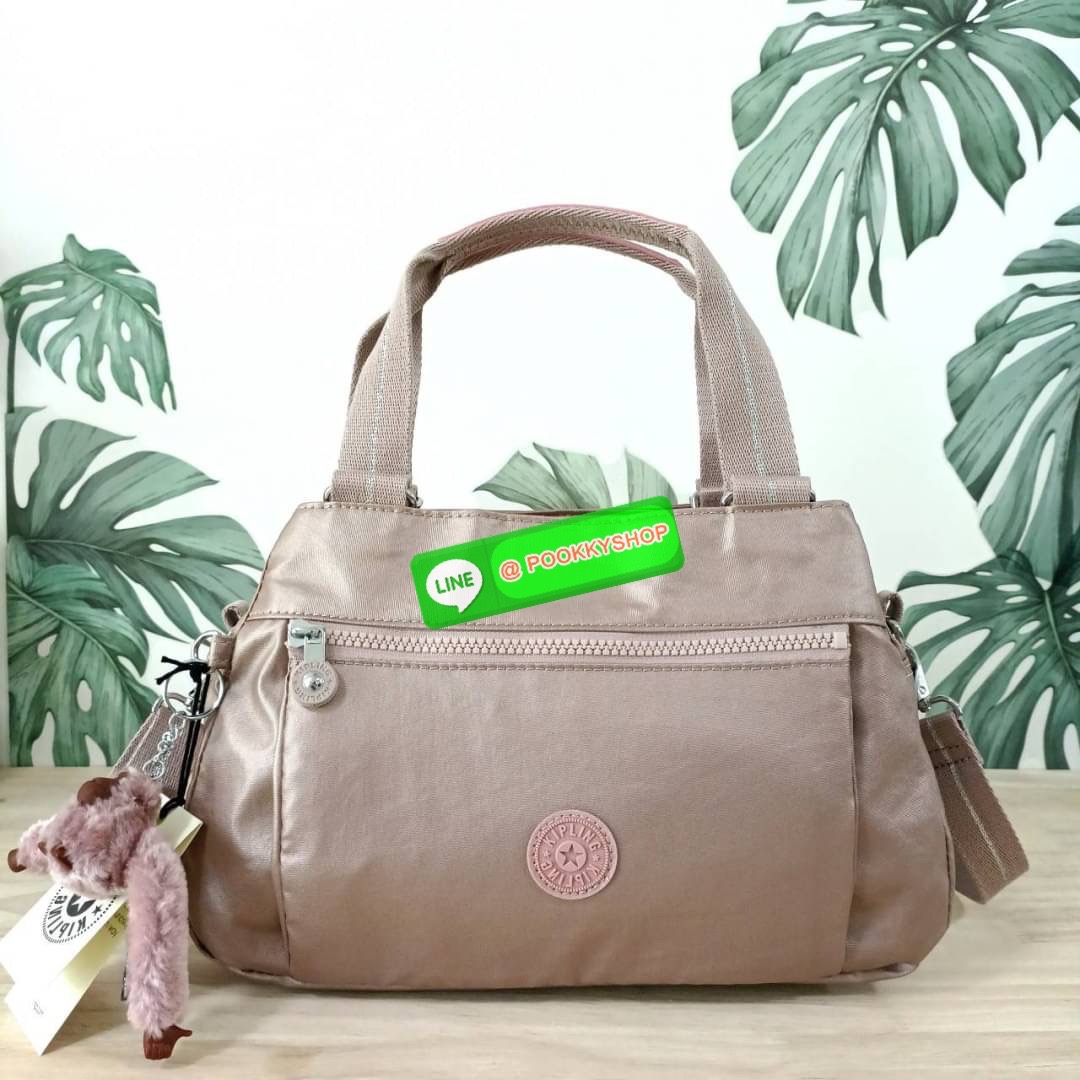 Kipling Damen Orelie Henkeltasche handbag กระเป๋าถือหรือสะพาย ขนาดกลาง วัสดุ Nylon 100% หูถือสูง 7 นิ้ว สายสะพายยาว 126ซม. มีช่องแยกใช้งานหลายช่อง ประกอบด้วย -ด้านหน้า ช่องซิปลึกถึงฐานกระเป๋า -ด้านหลัง ช่องซิปลึกถึงฐานกระเป๋า -ช่องใช้งานหลักด้านใน 3 ช่อง
