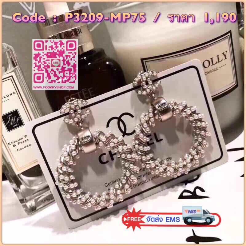 New Arrival !!!! ต่างหู Chanel งานประดับมุกอย่างดีคะของจริงสวยมากๆๆๆนะคะ แม่ค้า confirm ค่ะ สวยเหมือนของแท้ งานชนช็อปใส่ออกมาเด่นเฟร่อ ใส่ออกมาน่ารักม๊วกๆๆๆจ้าา มุกสวยทุกเม็ดไร้ที่ติ รีบจับจองกันเลยนะคะ ตัวเรือนสีทอง งานชุบ 18KGP ไม่ลอกไม่ดำ Made in Korea