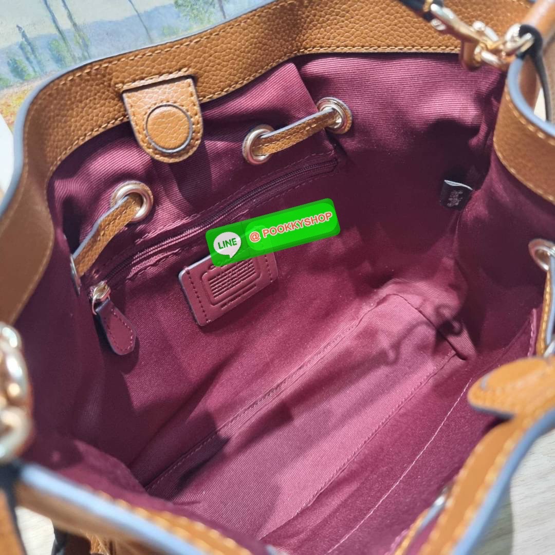 COACH CM091 ANDY CROSSBODY Details คอลสุดฮิต ดีไซน์สุดฮอต ให้สาวๆได้สวยหรู ดูแพงก่อนใคร กับกระเป๋าสะพายข้างขนาดกำลังสวย ดีไซน์ไม่เกร่อ มีดีเทลรูดเก็บปากกระเป๋า ปรับเปลี่ยนทรงได้เลย กิมมิคล้วนๆ ปากกระเป๋ามีกระดุมแม่เหล็กปิดกันของหล่นได้ ภายในโล่งกว้าง เลิศ