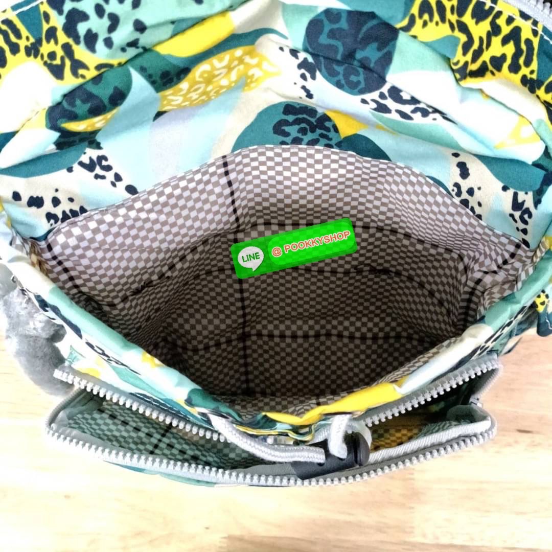 Kipling City Pack Medium Backpack กระเป๋าเป้ Kipling ขนาดกลาง วัสดุ Polyester 100% มีหูหิ้วด้านบน -ด้านหลัง มีซิปหลัง 1ช่องลึก -ด้านข้างมีช่องใส่ของเล็กน้อยทั้ง 2 ด้าน เปิด-ปิด ด้วยกระดุมแม่เหล็ก -ด้านหน้ามีช่องซิปใส่ของแยก 1 ช่อง และ ช่องปรับขนาดด้วยสายล