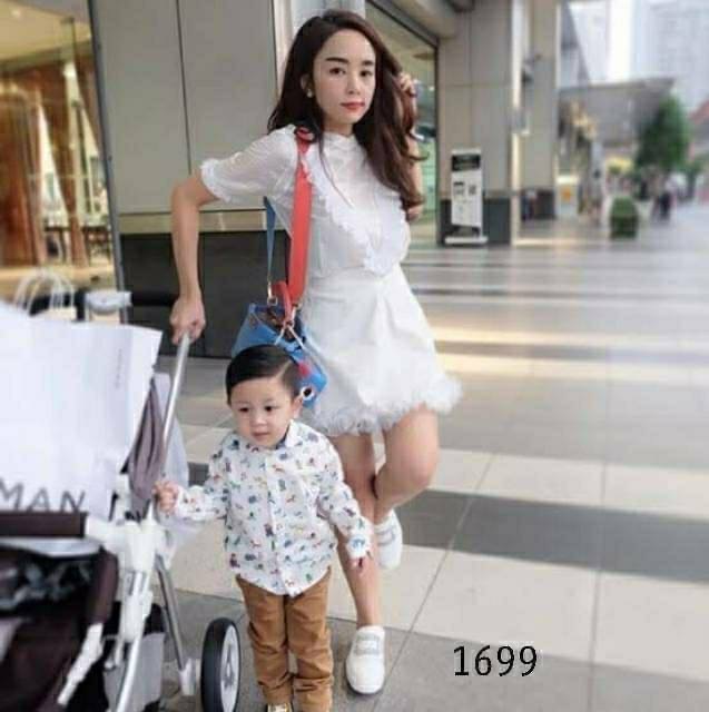 พร้อมส่ง รองเท้าผ้าใบ roger ที่ขายดีมากที่สุด รุ่นนี้ดาราใส่เยอะมาก มีกันเกือบทุกคน งานรองเท้าผ้าใบทรงสวม หนังนิ่ม ตกแต่งดีไซน์หน้าเพชรสุดหรูตามสไตล์ ทรงสวยเว่อร์ บอกเลยว่า เป็นรองเท้าที่ต้องมีมากๆ