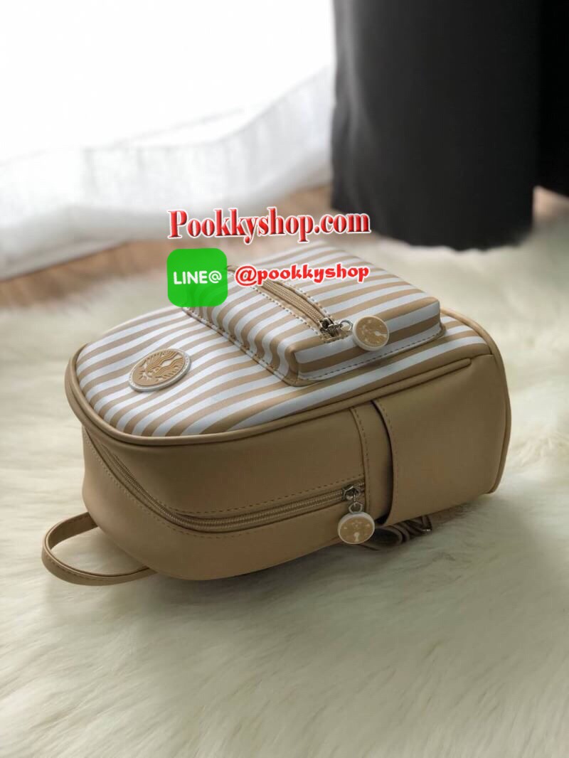 STARBUCKS BACKPACK กระเป๋าเป้สุดน่ารัก ขนาดกำลังพอเหมาะสำหรับใส่ของระหว่างวัน และช่องจัดเก็บอีกหลากหลายรูปแบบ ดีไซน์สวยนับเป็นอีกหนึ่งกระเป๋าเป้ที่พร้อมให้คุณได้สะพายออกไปข้างนอกได้ทุกวันอย่างมั่นใจ เพราะแมทช์เข้ากับทุกลุค รุ่นนี้แนะนำเลยค่า