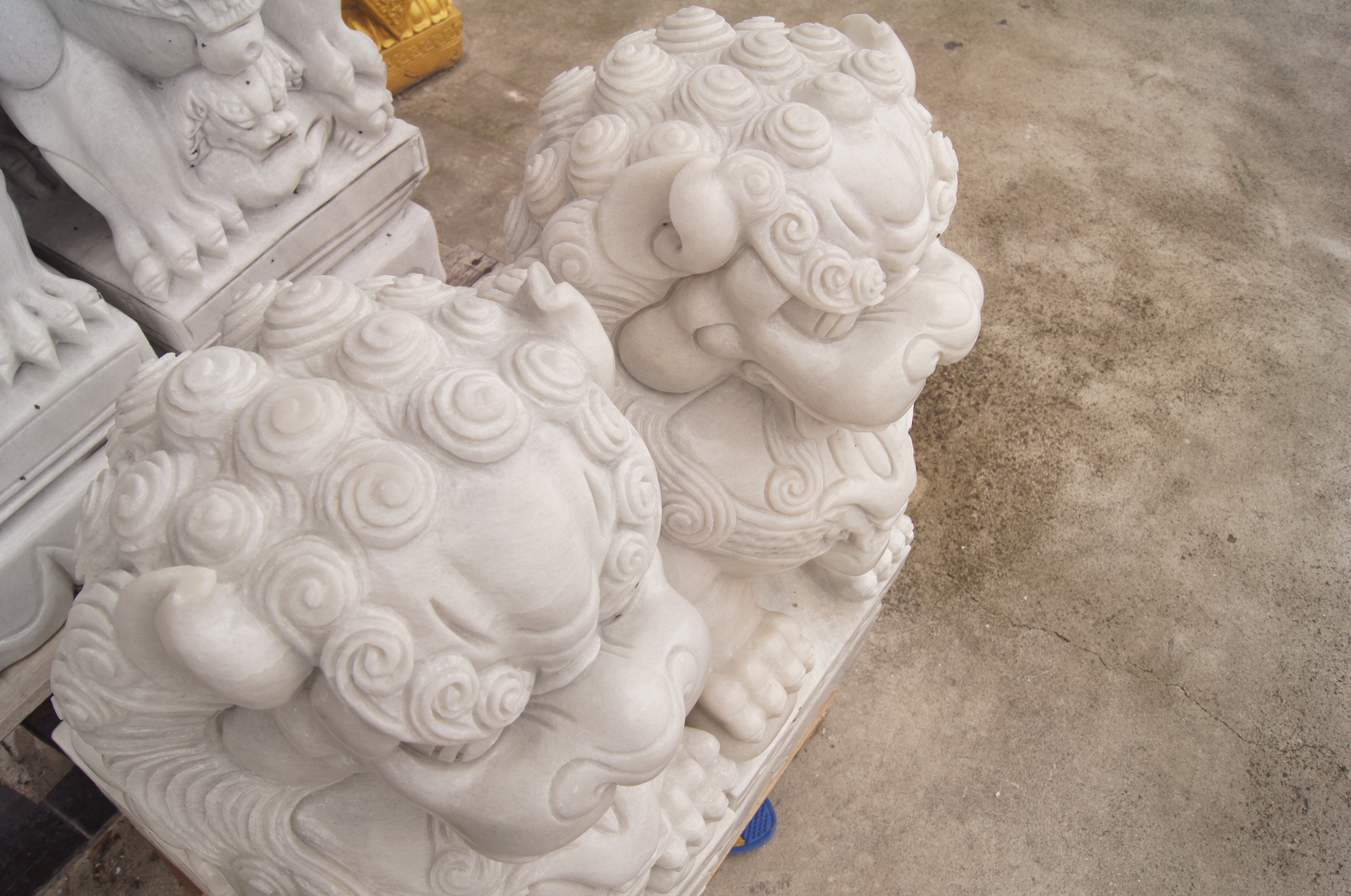 สิงโตปักกิ่งแกะสลักจากหินอ่อน ขนาดสูง 50 cm