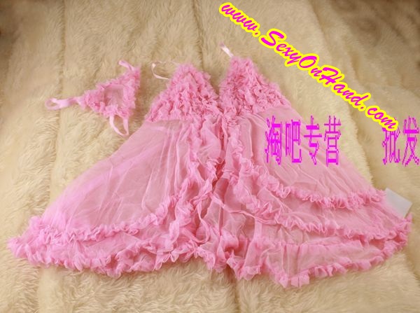 ชุดนอนเซ็กซี่ ชมพู ผ้าซีทรู เนื้อผ้าบางเบา โปร่ง ตกแต่งขอบและสายเสื้อด้วยผ้าซีทรูจับจีบย่น เนื้อผ้าเดียวกับตัวชุด ช่วงอก เพิ่มความเซ็กซี่ ปนหวานคะ