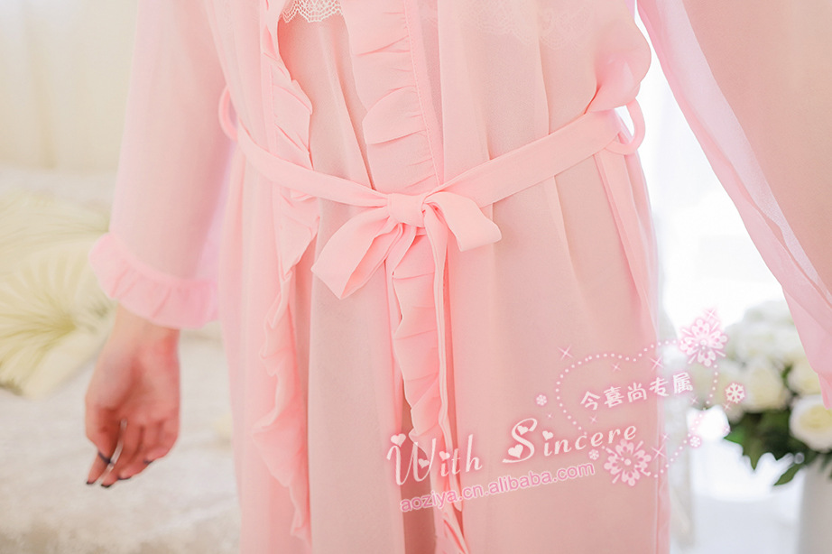 ชุดนอนเซ็กซี่ เซ็ท ชุดคลุมนอนซีทรู เกรดหรู เนื้อผ้าชีฟองเกรดพรีเมี่ยม สีชมพูอ่อน สายเดี่ยวตัวในแต่งลูกไม้ งานปักสุดหรู