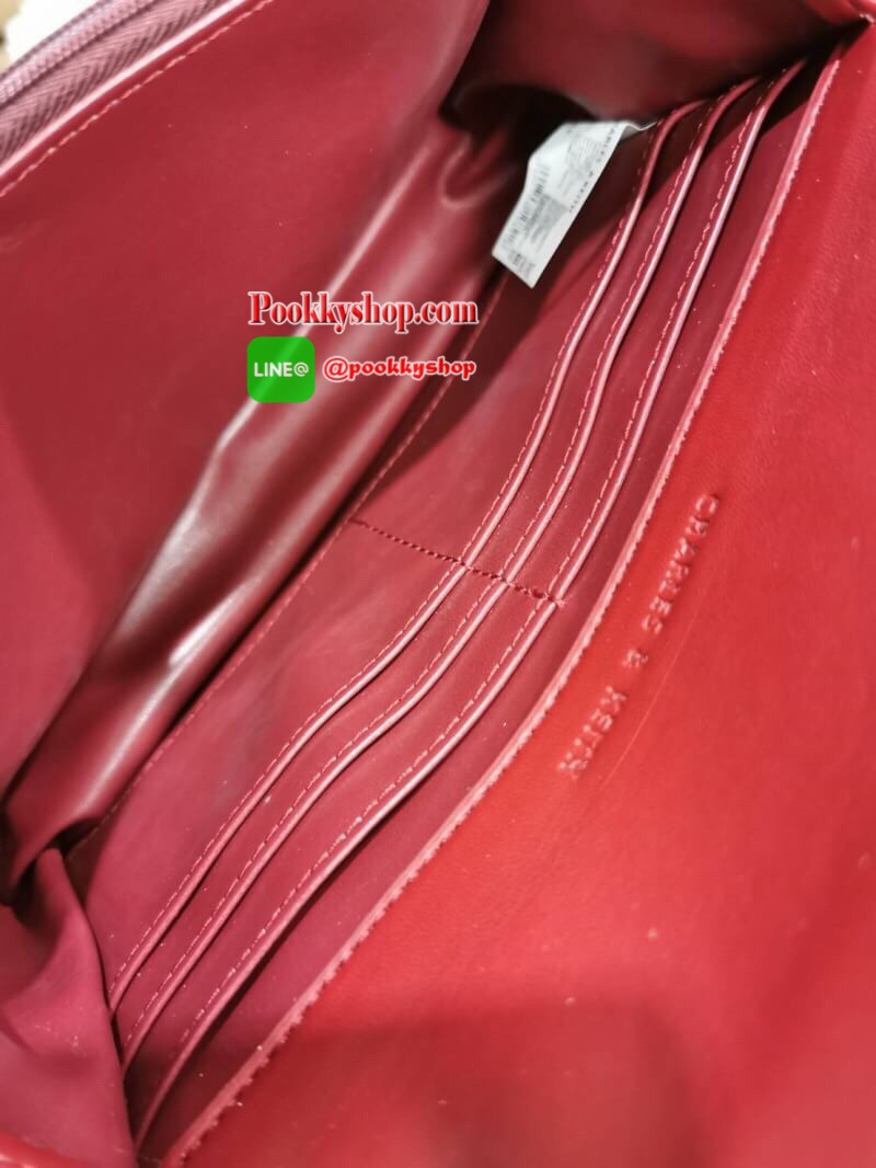 พร้อมส่ง! BEST SELLER! CHARLES & KIETH MINI CLUTCH BAG กระเป๋าสะพายทรงคลัชรุ่นยอดนิยมดีไซน์คลาสสิควัสดุหนังนิ่มลายตารางสวยอยู่ทรงขนาดมินิสไตล์ Chanel เปิดปิดด้วยตัวล๊อคแบบบิดอะไหล่ทอง ด้านหลังประดับโลโก้แบรนด์สวยดูดี มาพร้อมสายสะพายโซ่ร้อยหนัง Crossbody ไ