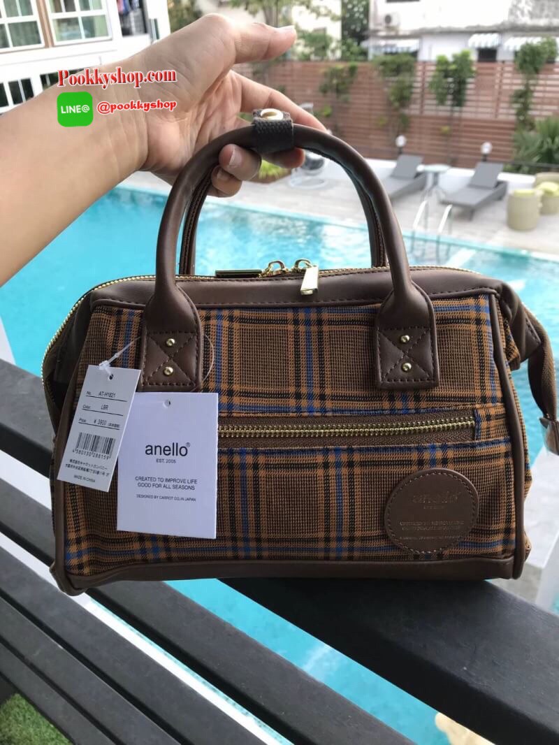 Anello check pattern mini 2 way Boston คอลเลคชั่นใหม่ล่าสุด!!ของรุ่น2way mini boston วัสดุผ้าแคนวาส ลายสก็อต และขอบบนล่างและด้านหลัง ลายสก็อตต้อนรับปลายปีที่ดูมีสีสันชวนหลงใหล รูปแบบและดีไซน์ยังคงใช้งานได้ดีเหมือนเดิม ราคาสุดคุ้มโดนใจห้ามพลาดนะคร้า!!