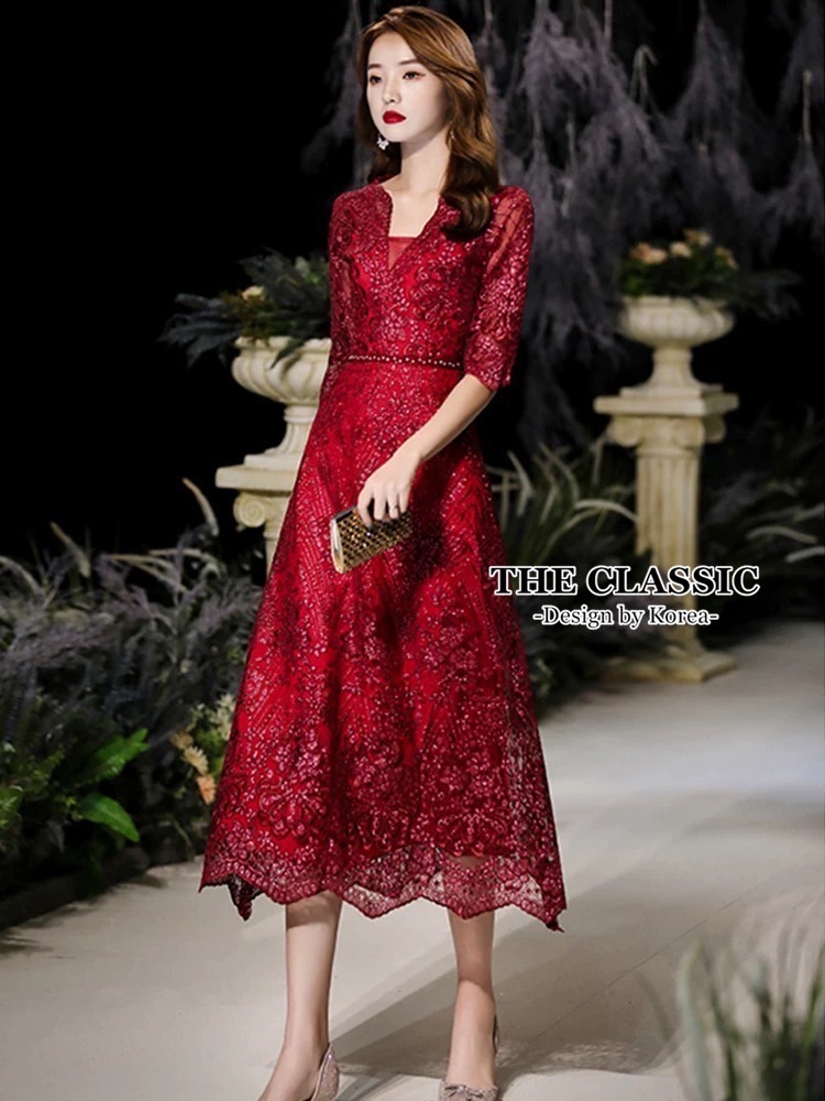 เดรสแฟชั่น ชุดยาวออกงาน ใช้ผ้าเนื้อดีปักลวยลายด้วยเลื่อมเล็กๆ ประกายเพชรระเอียดยิบทั้งตัว