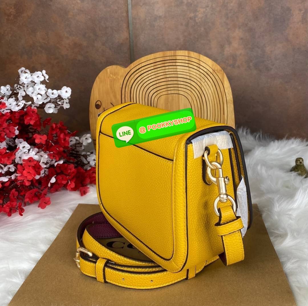 CoachSADDLE BAG WITH HORSE AND CARRIAGE (COACH C4058) หนังกรวดละเอียดภายในกระเป๋ามัลติฟังก์ชั่น กระดุมแม่เหล็ก ซับในผ้านอกกระเป๋าเปิด สายสะพายถอดได้ สายสะพายยาว 22" สำหรับสะพายไหล่หรือ crossbody