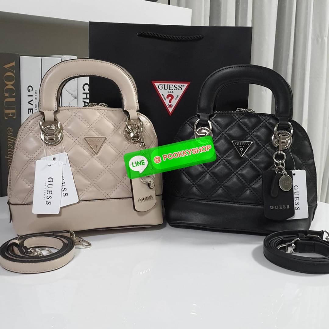 NEW ARRIVALS!! ✨ กระเป๋าถือทรงหรู GUESS CESSILY SMALL DOME SATCHEL HANDBAG วัสดุหนังสังเคราะห์นิ่มมืออะไหล่เงินทั้งใบ มีพวงกุญแจกิมมิคแบรนด์ประดับด้านหน้า เปิดปิดด้านซิปยาว ด้านในใส่กระเป๋าสตางค์ใบกลาง มือถือ ได้สะดวก พร้อมช่องซิป+ช่องใส่ของแยกให้