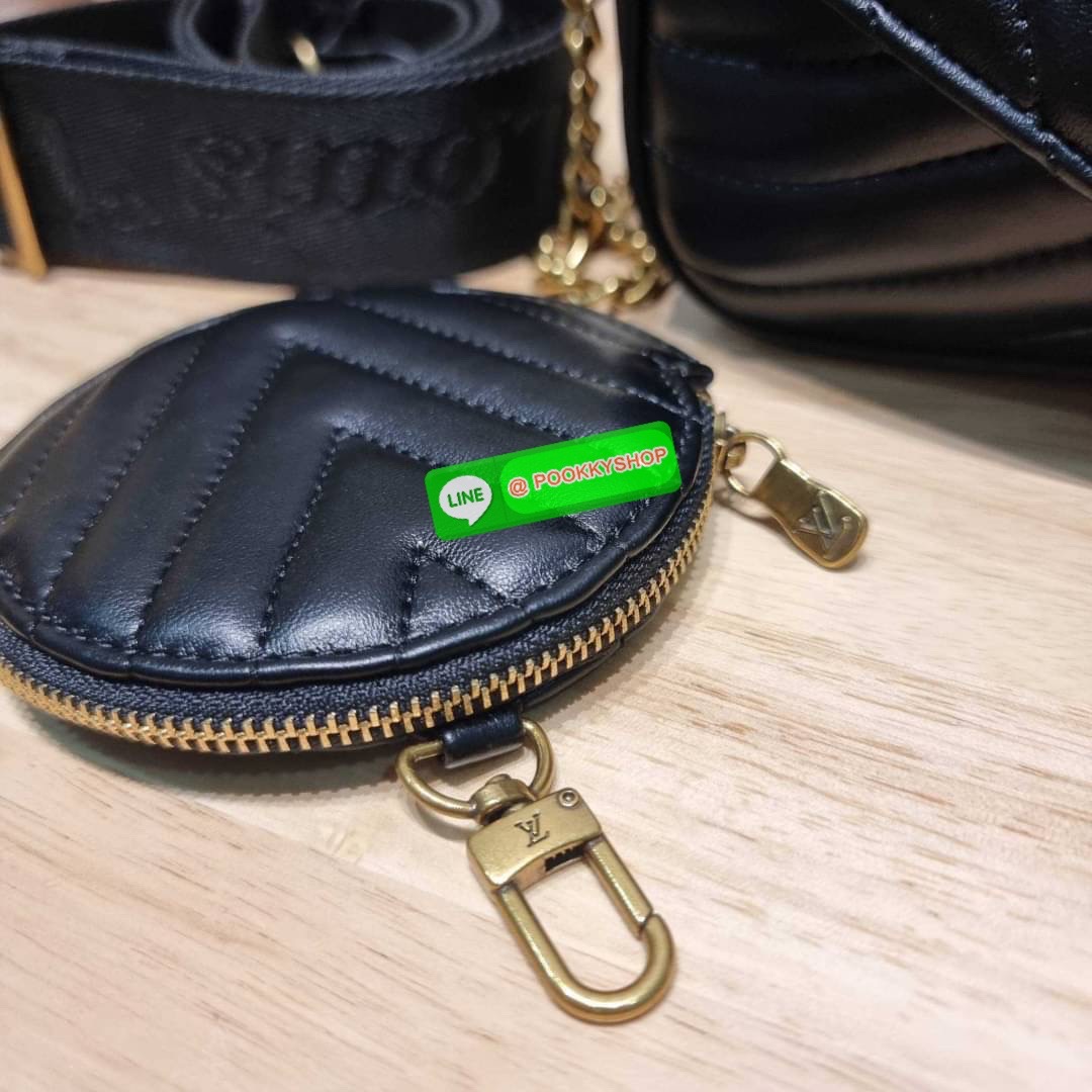 🔆 Model LV new wave pochette multi bag 🔆 Details กระเป๋าสะพายมัลติฟังก์ชั่น พรีเมี่ยมกิ๊ฟสุดหรู คุ้มจาก dutyfree มาพร้อม box set รับรองว่าดีงาม ลูกเล่นคลาสสิคผสานความวินเทจ มีสายสะพายให้ 2 เส้น และกระเป๋าใบลูก เล็กน่ารัก ภายในเป็นช่องโล่ง