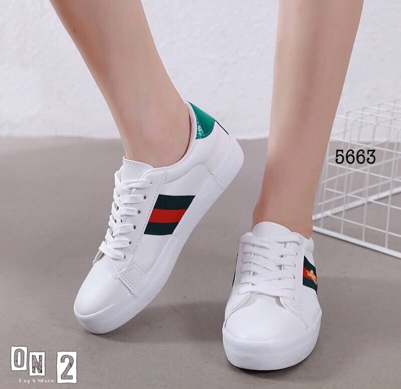 Sneakers style ผ้าใบแบบผูก สไตล์กุชชี่ White New Ace Sneakers ทรงนี้เป็นทรงที่ใส่ได้เรื่อยๆคะ สีขาวแมทช์ง่ายเข้ากับชุดเท่ห์ๆ ของสาวได้เยอะ งานเกรดดีราคาย่อมเยา เป็นอีกคู่ที่ควรมีติดไว้นะคะ