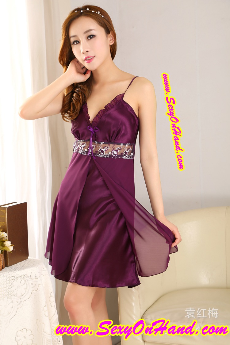 ชุดนอนสายเดี่ยว ชุดนอนซาติน หรูๆ สไตล์คุณหนู หวานๆ สีม่วงเข้ม แต่งผ้าซีทรูปักลูกไม้ช่วงต่อใต้อก และกระโปรง สองชั้น แบบน่ารัก หรูหรา มากค่ะ