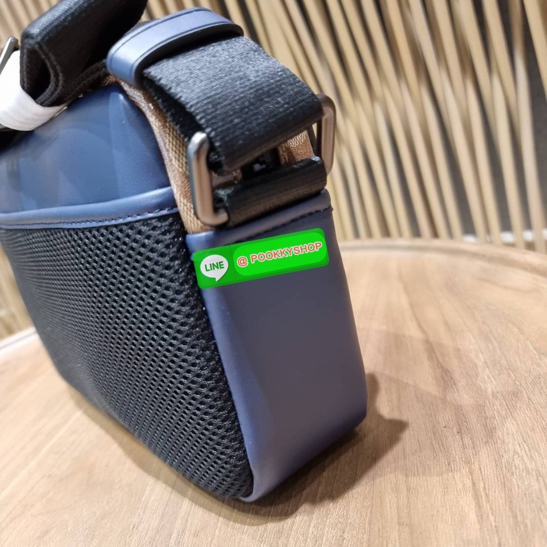 COACH 2373 EDGE CROSSBODY ความเท่ never die!! กระเป๋าครอสบอดี้ทรงยอดฮิต ที่หนุ่มๆไม่ควรพลาด รูปทรงดีไซน์คลาสสิค ใช้งานง่าย วัสดุหนังแท้สลับแคนวาส โดดเด่นด้วยลูกเล่นโทนสี ตัวกระเป๋ามีซิปหลัก และซิปด้านหน้า พร้อมช่องแยกด้านหลัง ใส่ของไปเลยเน้นๆ ใส่โทรศัพท์ม