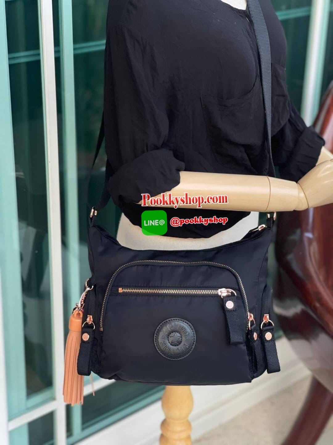 Kipling GABBIE S Crossbody Bag with Phone Compartment Bag กระเป๋าสะพายทรงครอสบอดี้ คอลเลคชั่นสุดฮิต แบบกระชับกับลำตัว วัสดุPolyamide100% มีช่องซิปใช้งานได้ทุกมุม ช่องใหญ่ภายในกว้าง ใส่มินิไอแพค กระเป๋าสตางค์ยาวและอื่นๆจุได้เยอะ สามารถสะพายได้ทั้งสายคู่และ