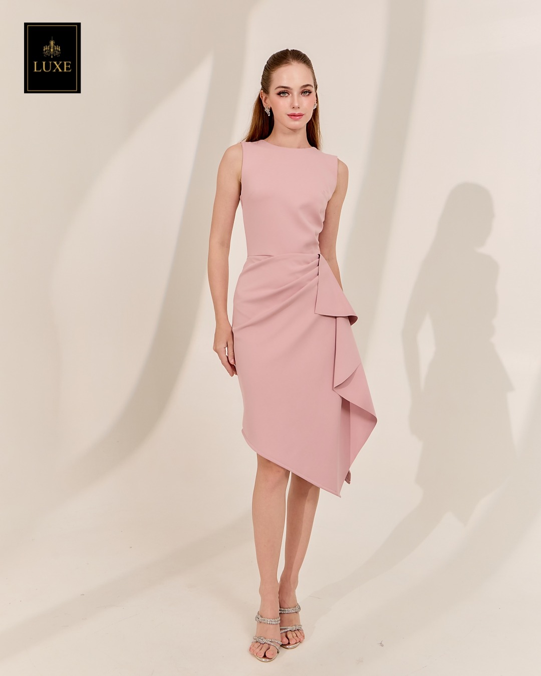 เดรสแฟชั่น เดรสเสื้อคอกลมแขนกุด กระโปรงทรงสอบ แต่งระบายข้าง ปลายเฉลียง