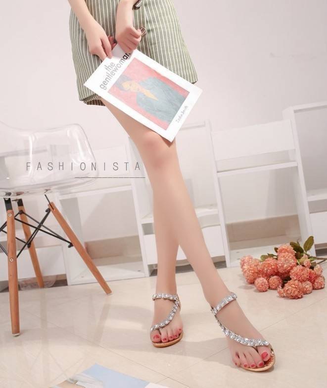 สินค้ามาเพิ่มพร้อมส่งค่ะ!! รองเท้าแม็กซี่รัดส้นสไตล์ลำลอง สโลปหน้าพื้น 3 c.m. ประดับเพชรเม็ดโตงานปักแน่นๆ ตัวรองเท้าทำจากหนัง pu เนื้อหนาโทนสีขับผิวดูวิ๊งวับมีออร่ามากจ้า พื้นรองเท้าเป็นยางเดินไม่ลื่น หัวรองเท้าแต่งอะไหล่โลหะลายฉลุสวยโดดเด่นสะกดสายตาสุดๆไ