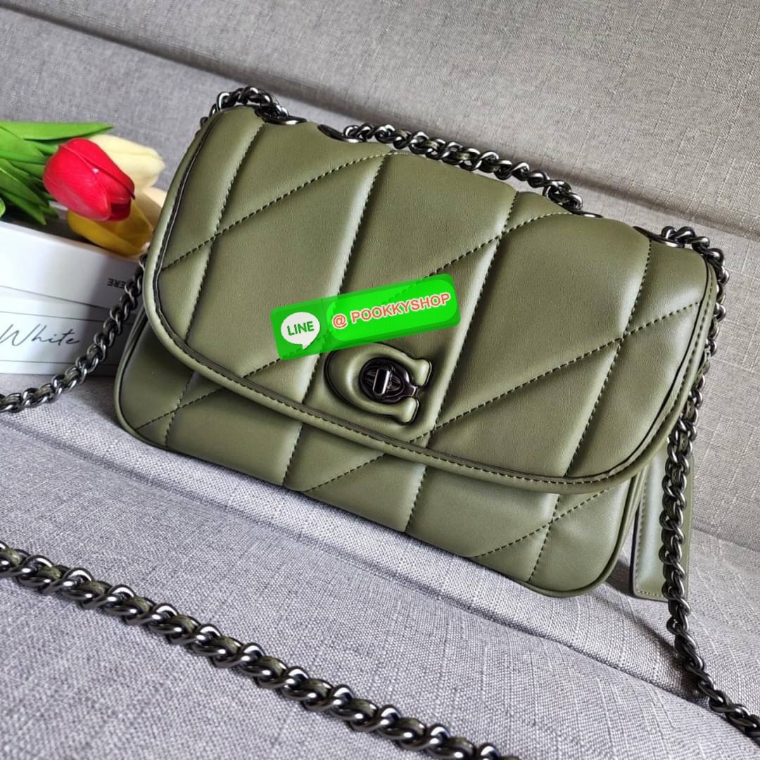 COACH Pillow Madison Shoulder Bag With Quilting (COACH C8560) สวยหรูมงลงมากแม๊ กระเป๋าสะพายข้าง คอสบอดี้ หรือสะพายไหล่คู่ สายโซ่สวยหรู วัสดุหนังแท้นิ่มมือ สัมผัสแล้วรับรองหลงเลยคะ ตัวล็อคแบบ Turnlock มีซับในผ้า ภายในช่องโล่ง มีช่องซิปแยก ด้านหลังกระเป๋ามี