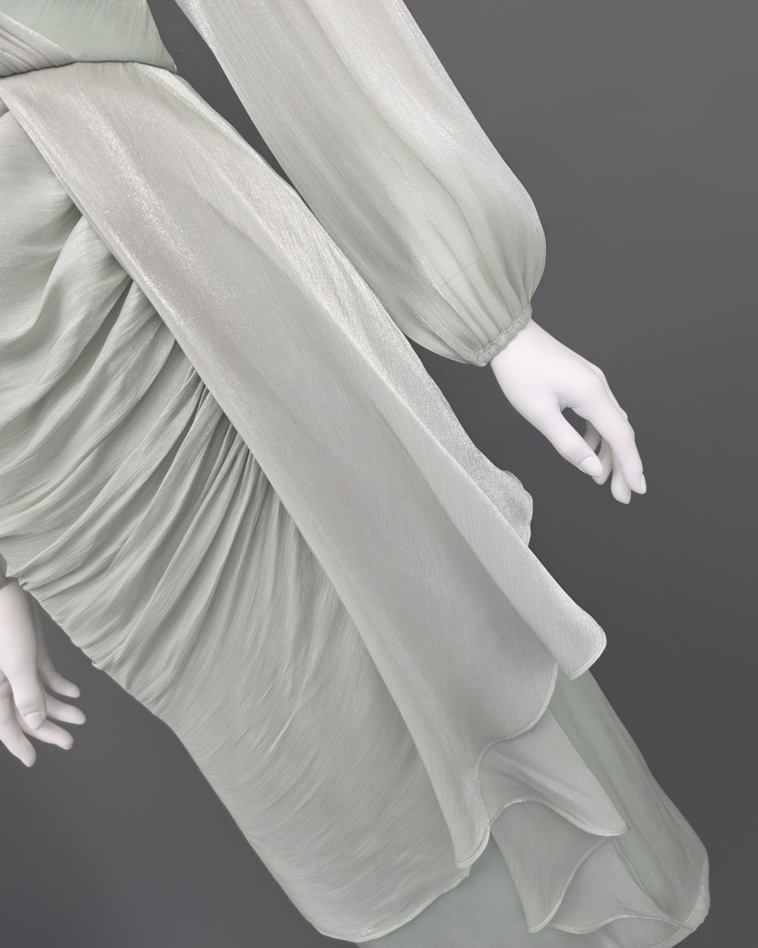 เดรสแฟชั่น เดรสเสื้อคอวีป้าย แขนยาว กระโปรงป้ายจับเดรป แต่งชายระบาย