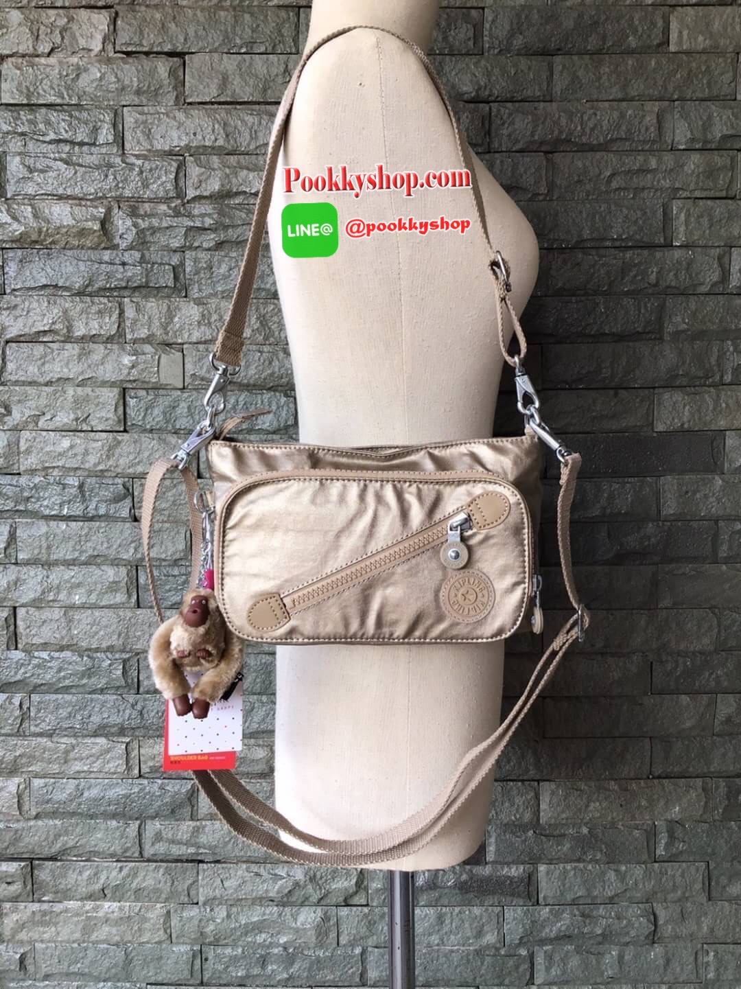 Kipling milos crossbody bag (K13696) กระเป๋าสะพายข้าง crossbody ขนาดกำลังดี มี 2 สาย สายสะพายสั้น ถือเป็นทรงพอรช์(pochette)ถอดเปลี่ยนสลับกับสายยาวได้ มีช่องซิปใช้งาน3ช่อง 2ช่องใหญ่ภายในมีเล็กแยกเป็นสัดส่วน ใส่มินิไอแพค กระเป๋าสตางค์ยาวได้ ด้านหน้ามีช่องซิ