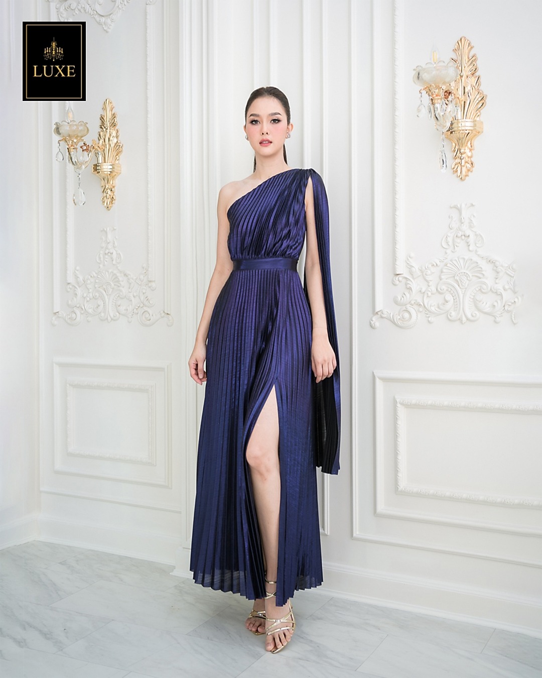 เดรสแฟชั่น แม็กซี่เดรสเสื้อไหล่เดียว ดีเทลผ่าแขนเสื้อด้านใน